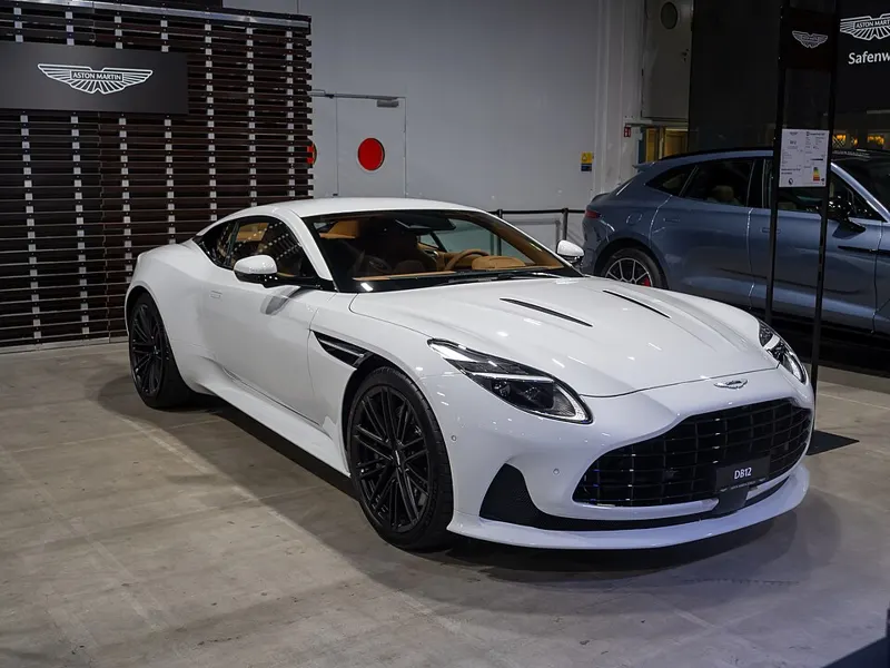 Aston Martin DB12