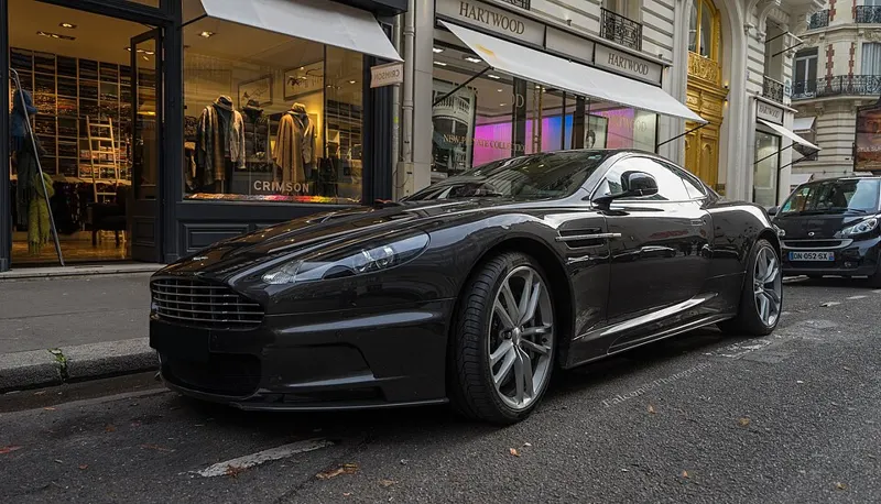 Aston Martin Dbs
