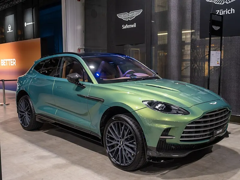 Aston Martin Dbx707