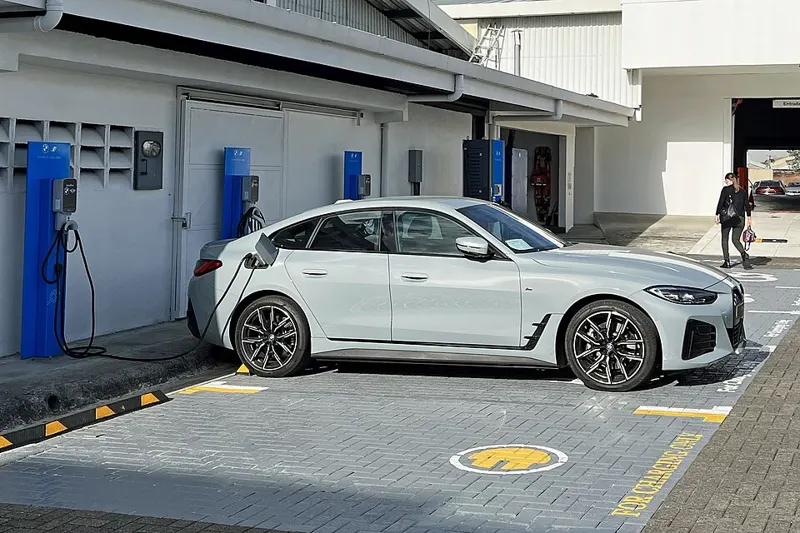 BMW I4