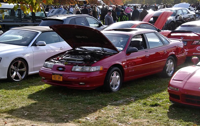 1992 Ford Taurus (sho)