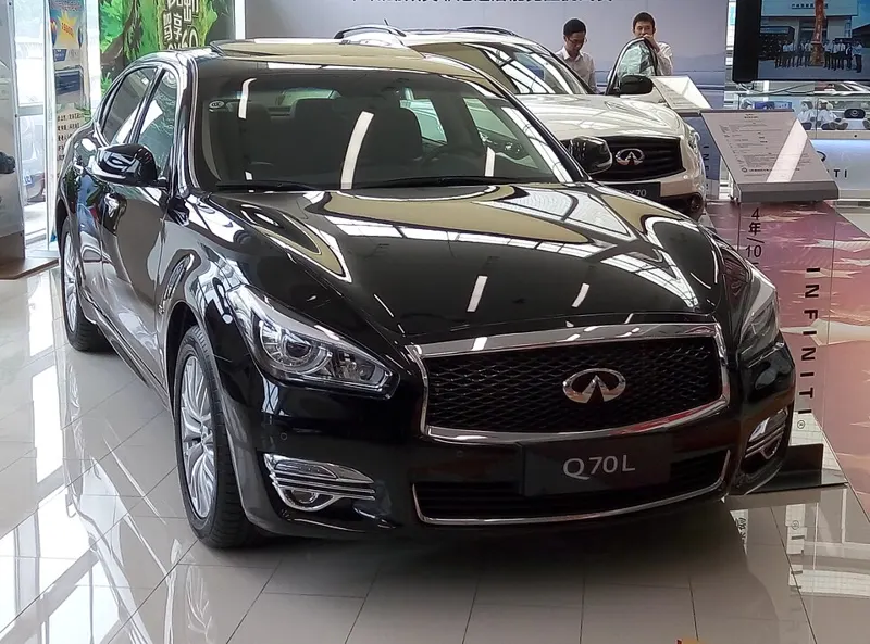 Infiniti Q70L