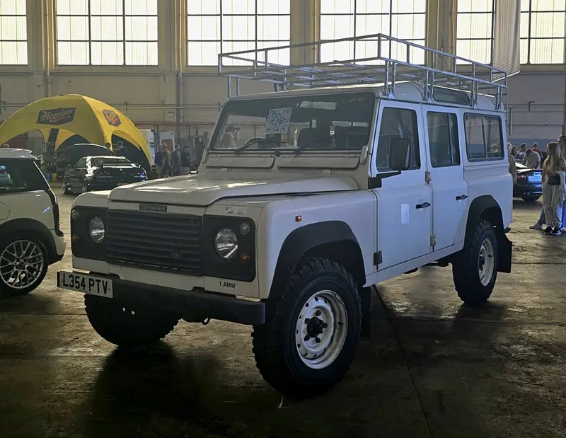 Land Rover Defender 110