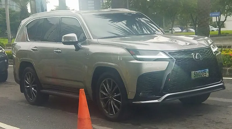 Lexus LX600
