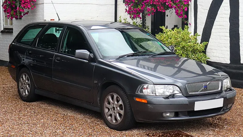 2001 Volvo V40